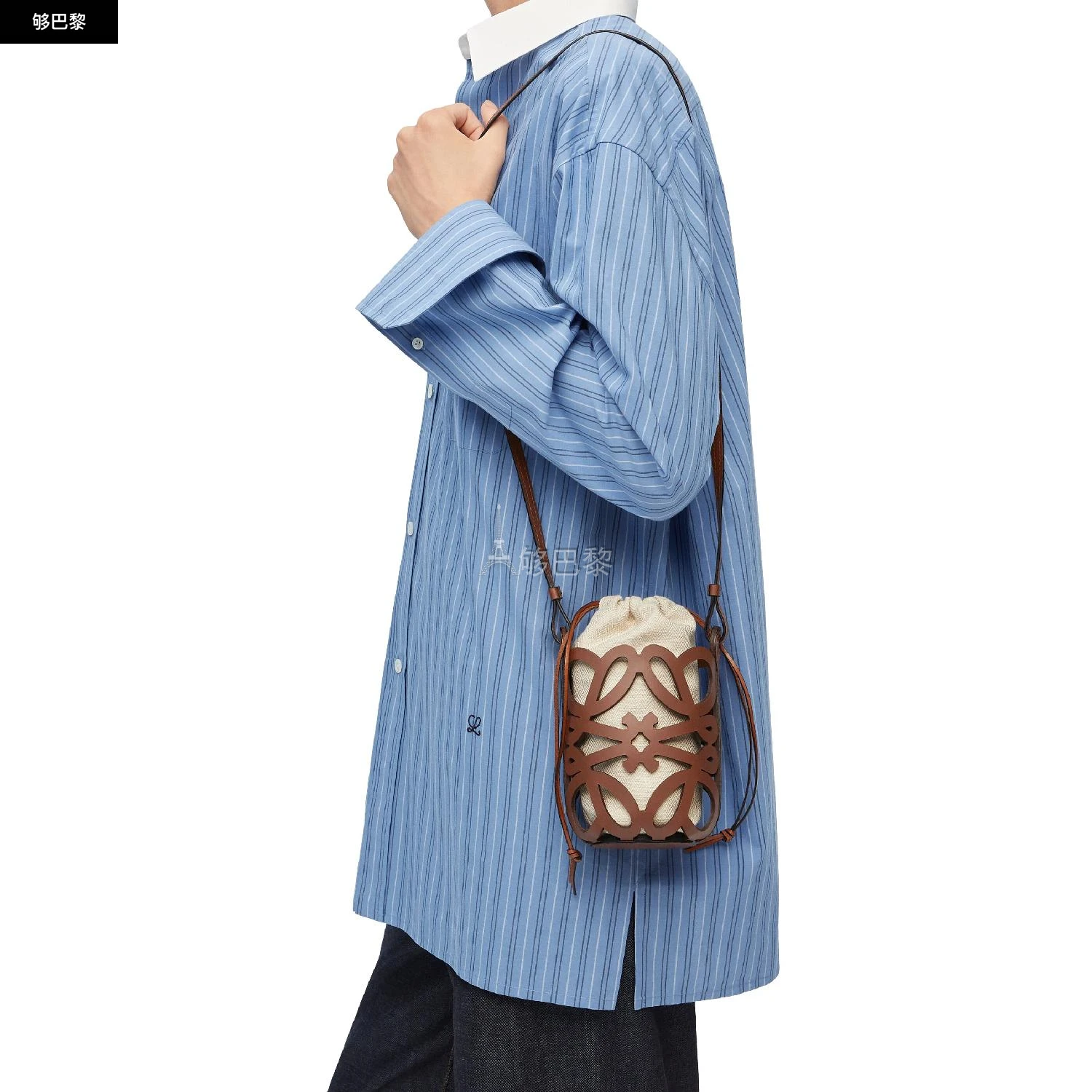 商品Loewe|【预售】 罗意威 25春夏 女士 收纳包 Anagram cut-out pocket in classic calfskin and canvas C922Y62X07-3892 ,价格¥7721,第5张图片详细描述