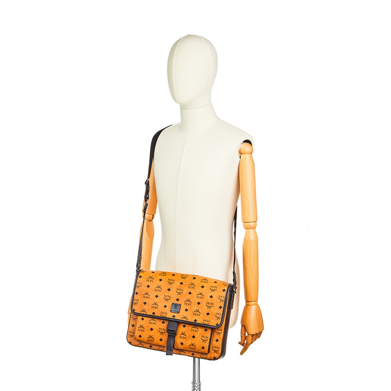 商品[国内直发] MCM|男士Klassik Visetos干邑色人造革配牛皮革中号单肩斜挎邮差包礼物送男友 MMMCAKK02CO001,价格¥2658,第8张图片详细描述