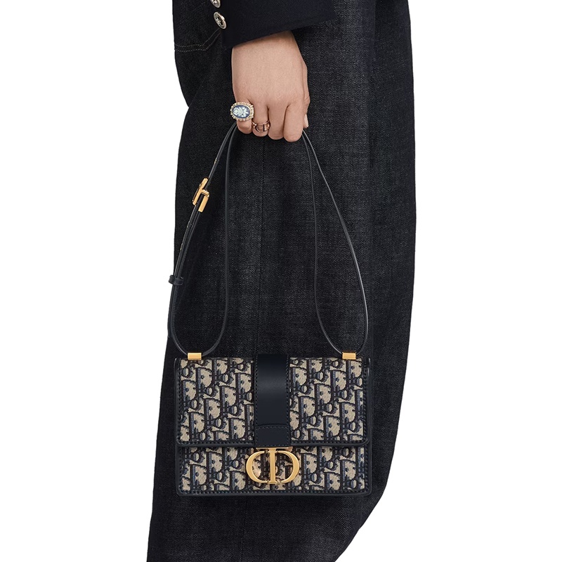 商品Dior|迪奥 23新款 女士蓝色帆布老花金色五金CD扣开合可拆卸可调节肩带斜挎包M9234UTZQ_M928,价格¥24407,第6张图片详细描述