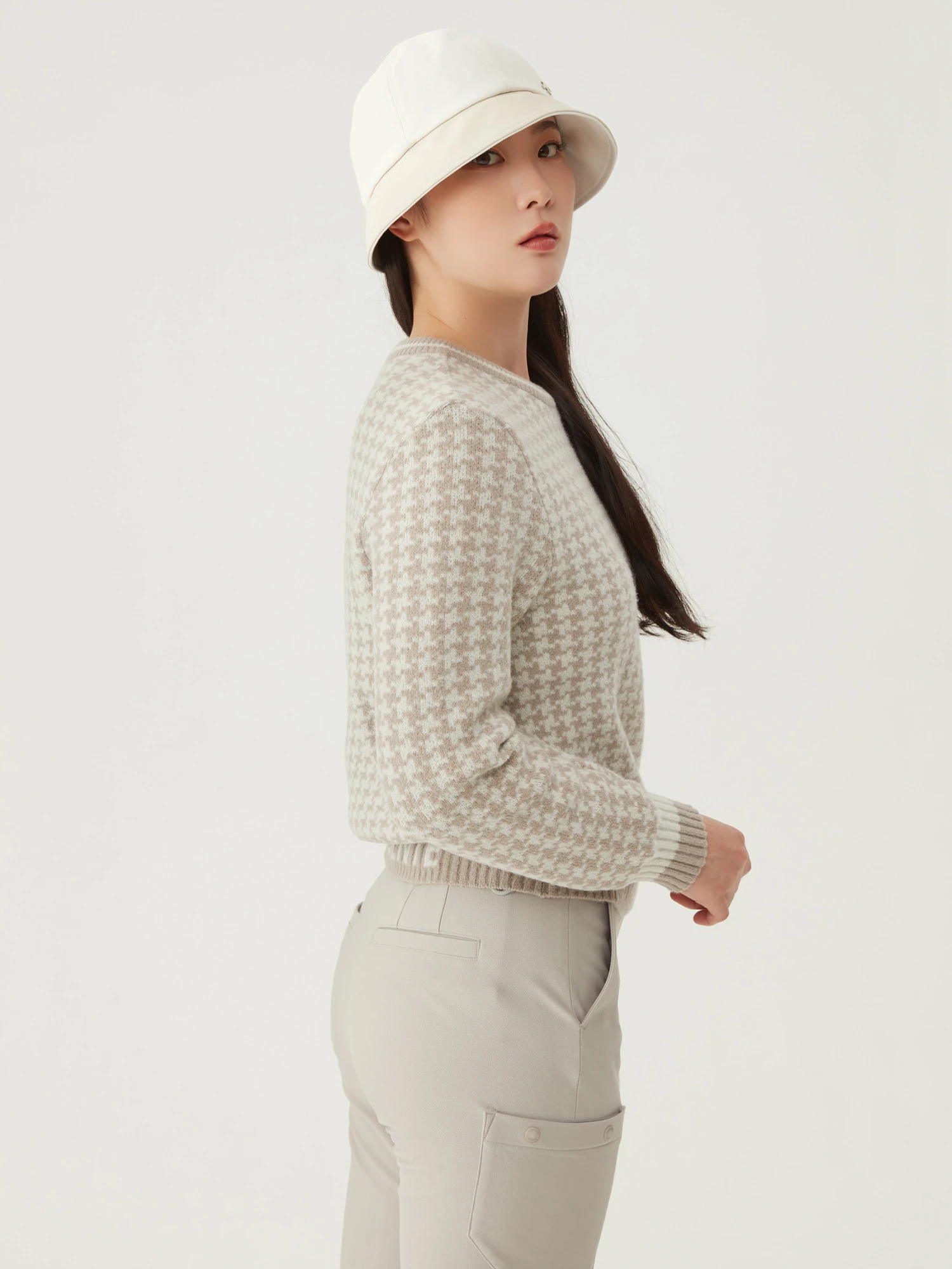 商品【预售商品15天发货】 DESCENTE|高尔夫系列女性图案防风毛衣时尚个性 DO42WFKPN1-LBGG,价格¥1413,第12张图片详细描述