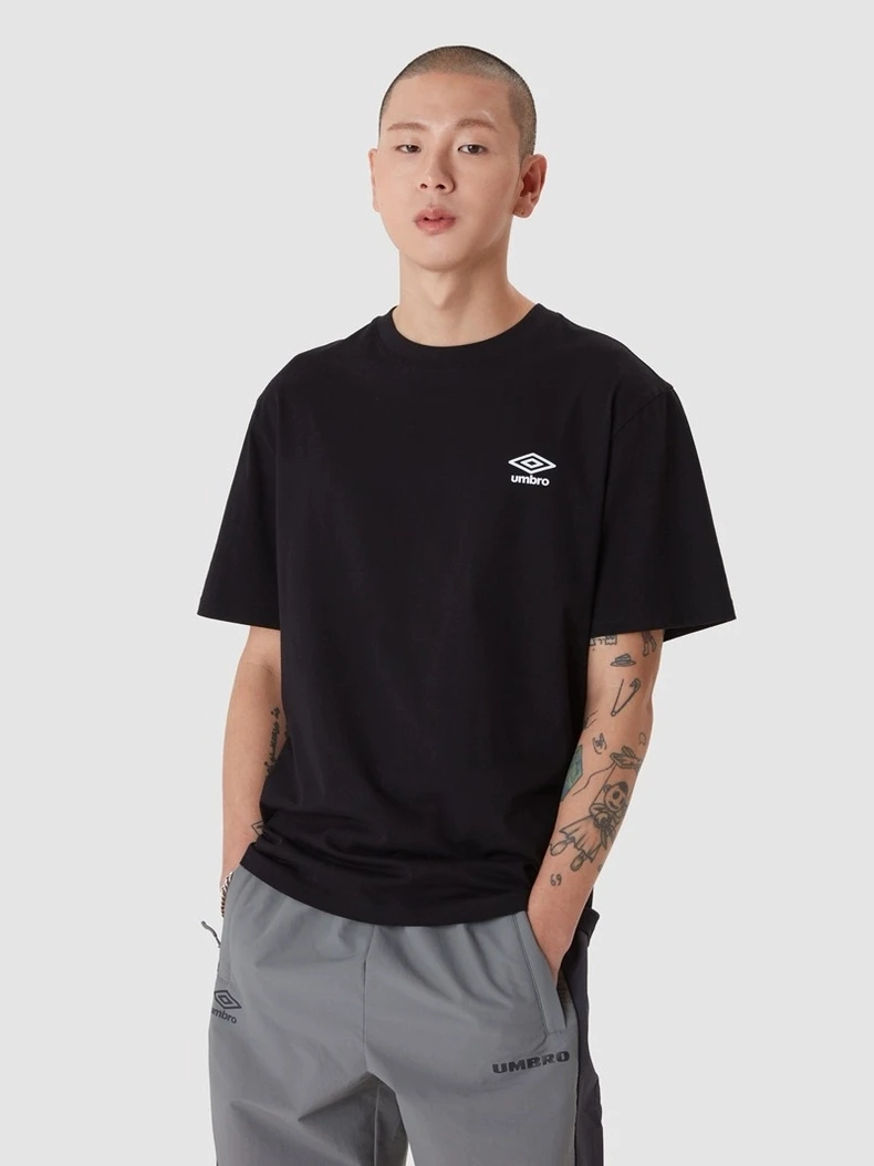 商品Umbro|【享贝家】ZY-（预售款）UMBRO茵宝 24新款 运动休闲户外小标logo宽松短袖T恤 男女同款 UP123CRS19,价格¥206,第7张图片详细描述