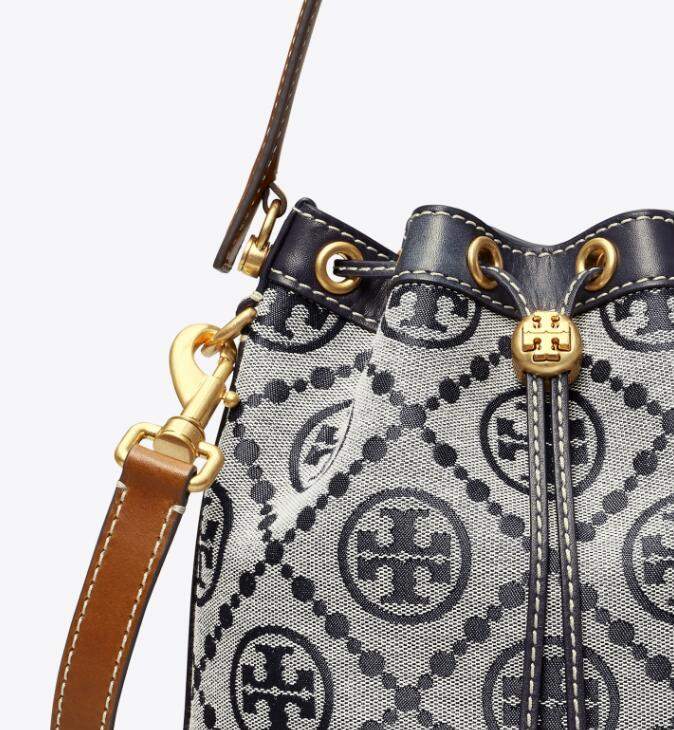 商品Tory Burch|TB汤丽柏琦T MONOGRAM中号水桶包女包（香港仓发货）,价格¥3345,第16张图片详细描述