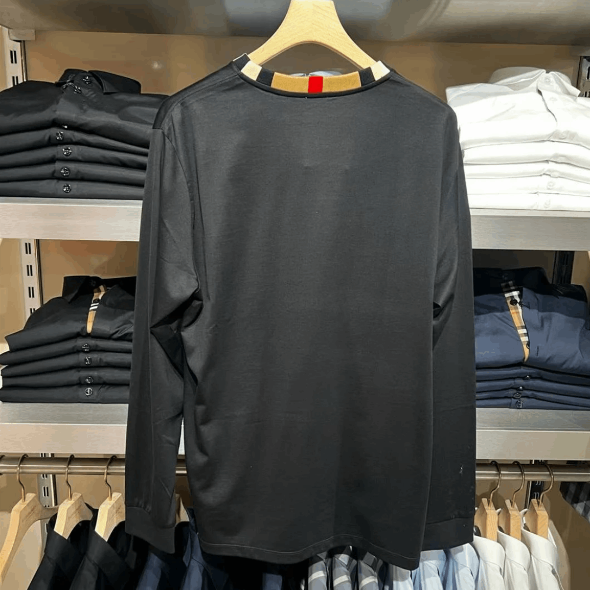 商品Burberry|BURBERRY/博柏利 男士黑色棉质字母印花圆领套头长袖T恤80910451,价格¥956,第8张图片详细描述