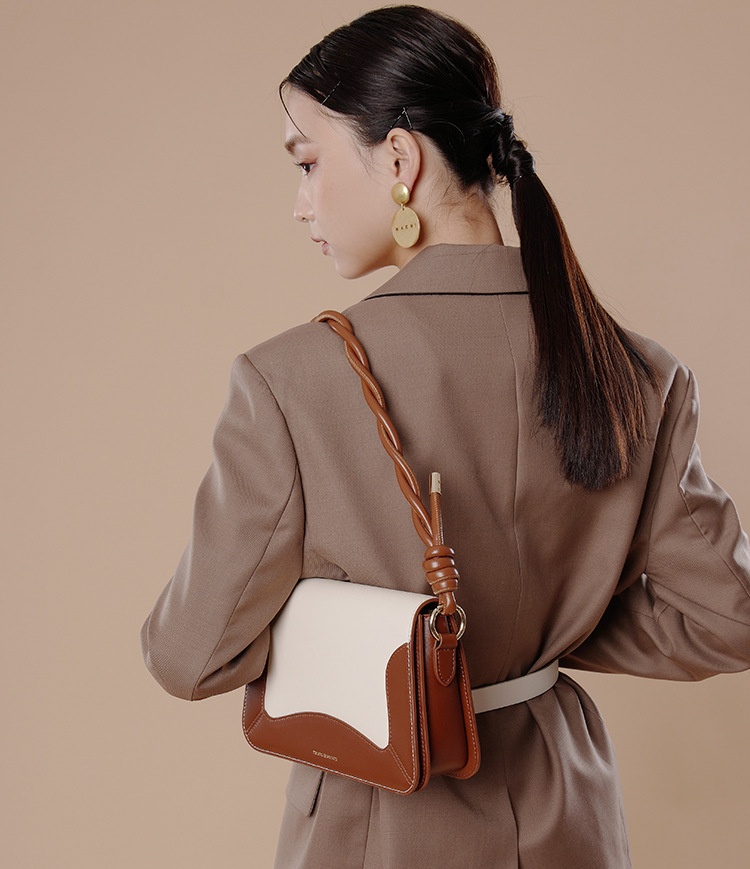 商品[国内直发] GLENVINTEN|格岚云顿斜挎包新款真皮女包小众设计包单肩包腋下包,价格¥967,第5张图片详细描述