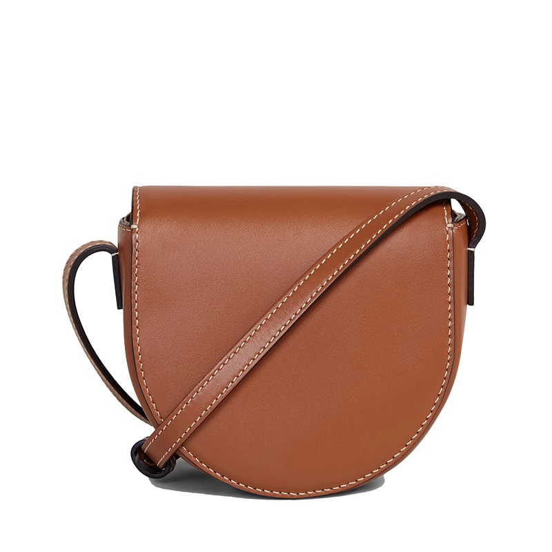 商品Celine|【包税】CELINE/赛琳 22新款BESACE CUIR TRIOMPHE系列 女士迷你黄褐色光滑牛皮革单肩斜挎包10J303DPQ.04LU,价格¥6700,第4张图片详细描述