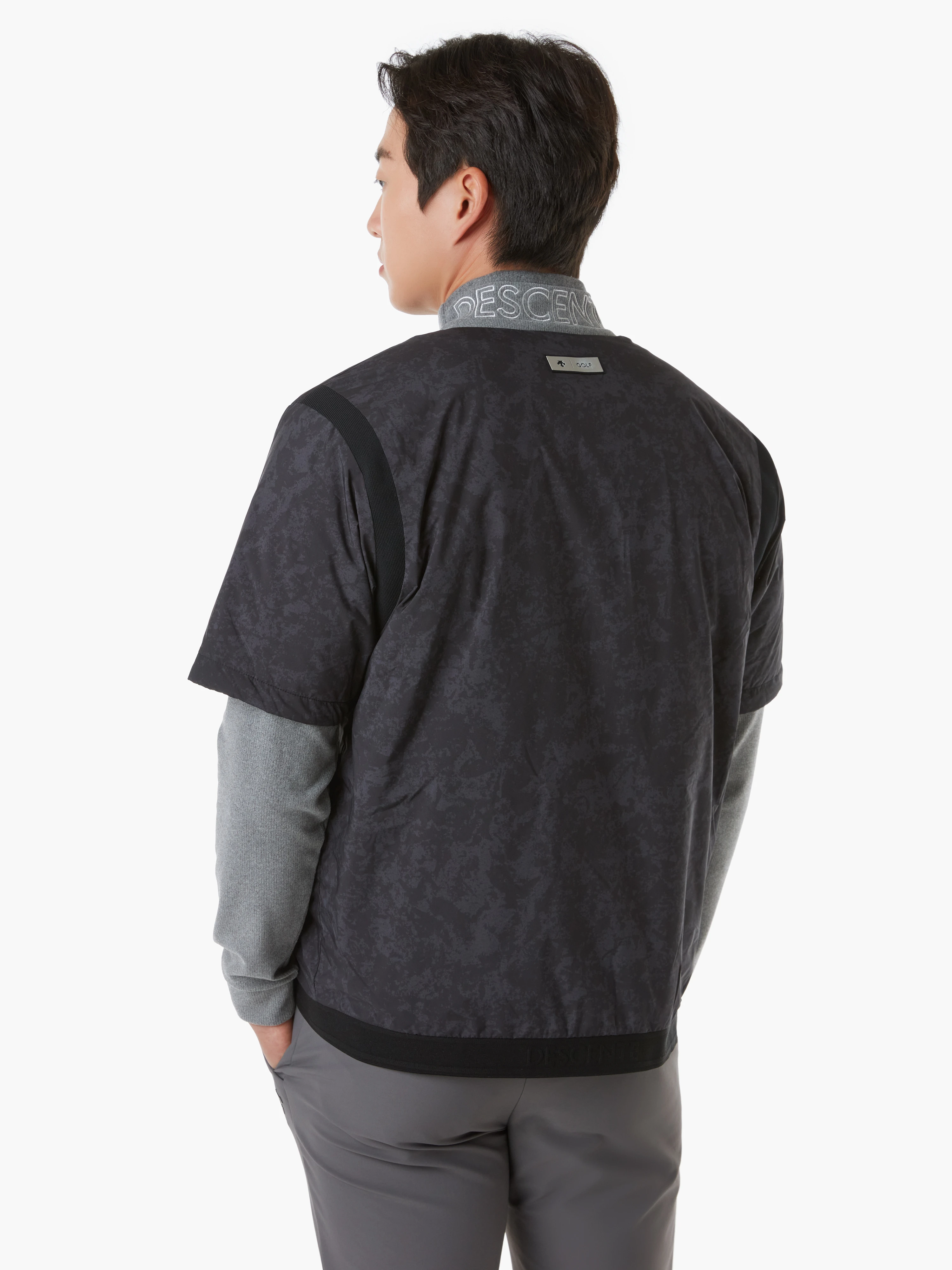 商品【预售商品15天发货】 DESCENTE|高尔夫系列男士图案短袖羽绒外套适合休闲 DP31MFDJ94-KHAG,价格¥2071,第4张图片详细描述