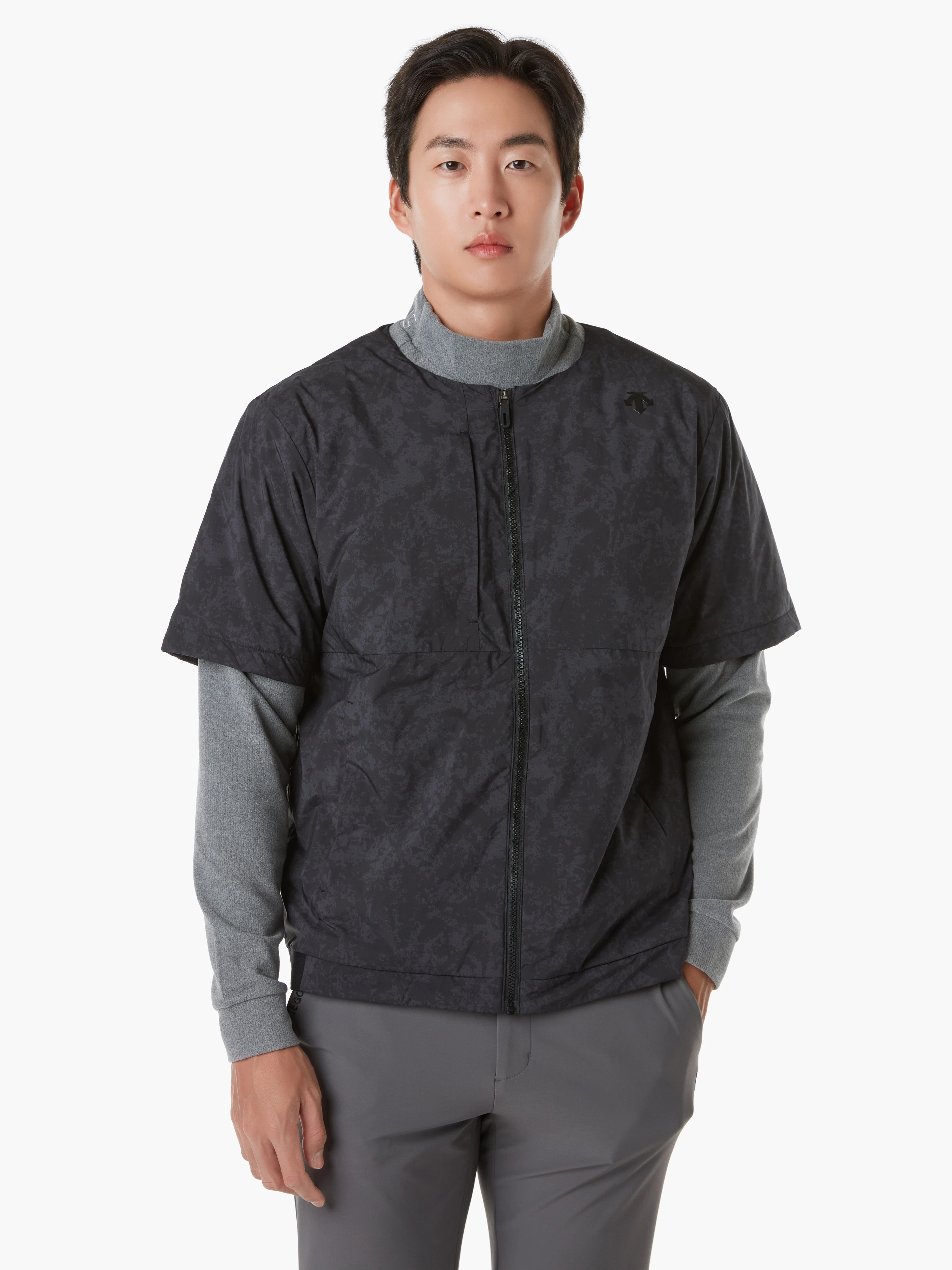 商品【预售商品15天发货】 DESCENTE|高尔夫系列男士图案短袖羽绒外套适合休闲 DP31MFDJ94-KHAG,价格¥2071,第3张图片详细描述