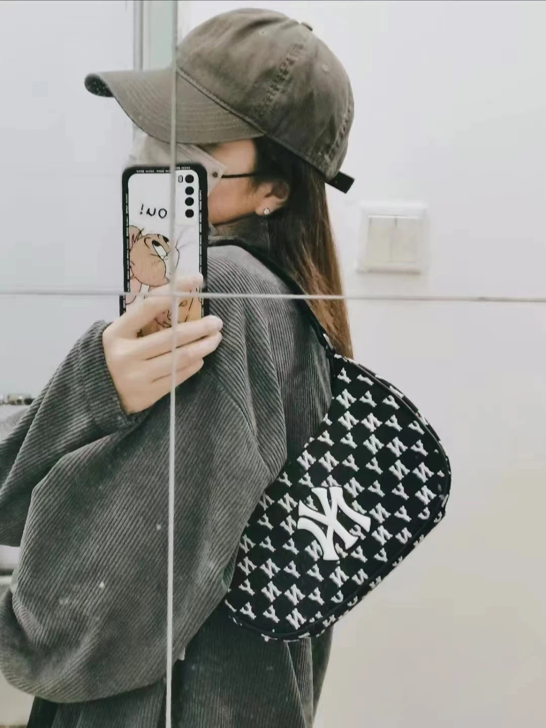商品MLB|【享贝家】ZY-  MLB美联棒 新款 字母复古老花印花 腋下包 黑色 3ABQS012NK000150BKSFREE,价格¥425,第6张图片详细描述