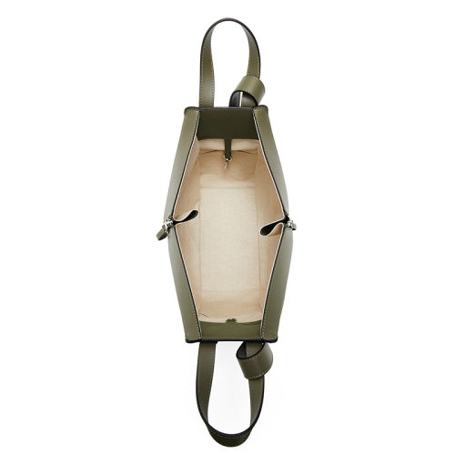 商品Loewe|【包税】LOEWE/罗意威      Hammock系列 女士小号浅鳄梨绿经典小牛皮徽标印花可拆卸可调肩带单肩斜挎手提包   387.30.S35-3949,价格¥18766,第5张图片详细描述