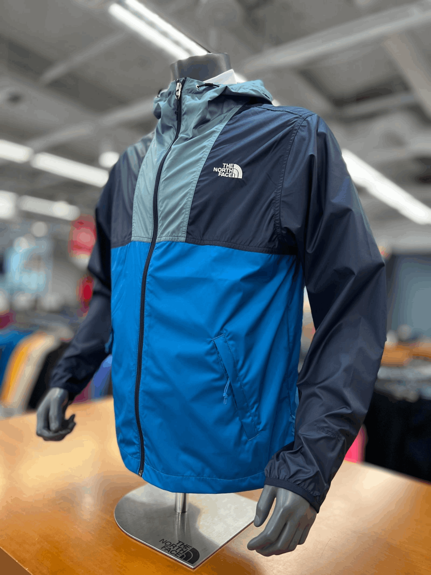 商品The North Face|【Brilliant|包邮包税】北面 NJ3BN01BOCB(海蓝色) 男士 Cyclon 夹克 A NJ3BN01B OCB,价格¥571,第5张图片详细描述