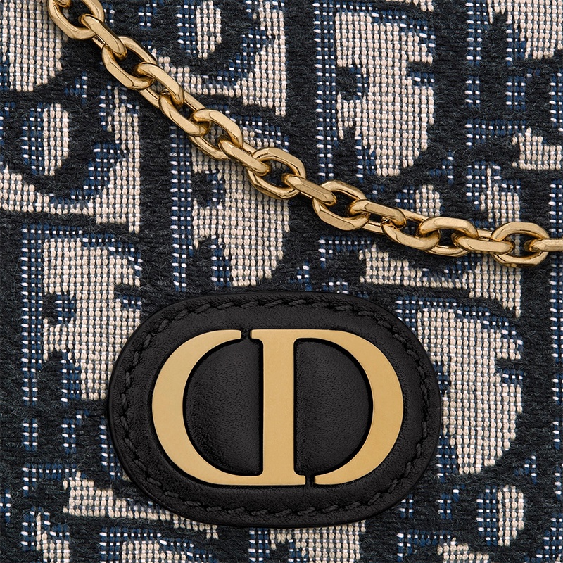 商品Dior|【包税】DIOR/迪奥 2020新款30 Montaigne系列 Nano蓝色Dior老花帆布CD金扣单肩斜挎蒙田包 S2105UTZQ_M928,价格¥7803,第7张图片详细描述