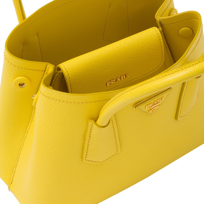 商品Prada|PRADA/普拉达 22新款 Prada Double系列 女士mini阳光黄色saffiano皮革金扣徽标单肩斜跨手提包1BG443_2A4A_F0377_V_XOO,价格¥22858,第5张图片详细描述
