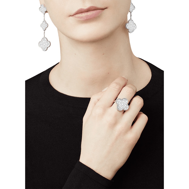 商品Van Cleef & Arpels| Van Cleef & Arpels/梵克雅宝 经典Magic Alhambra系列 18K金白金镶钻四叶草戒指指环VCARN9WU00,价格¥105275,第2张图片详细描述