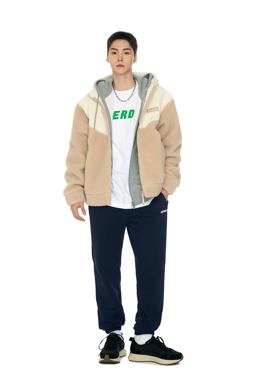 商品NERDY|【享贝家】NERDY 新款男女情侣款运动休闲加绒夹克 黑色\奶白色\粉红色（预售款，10天发货）PNEW22KJ0215,价格¥392,第1张图片详细描述