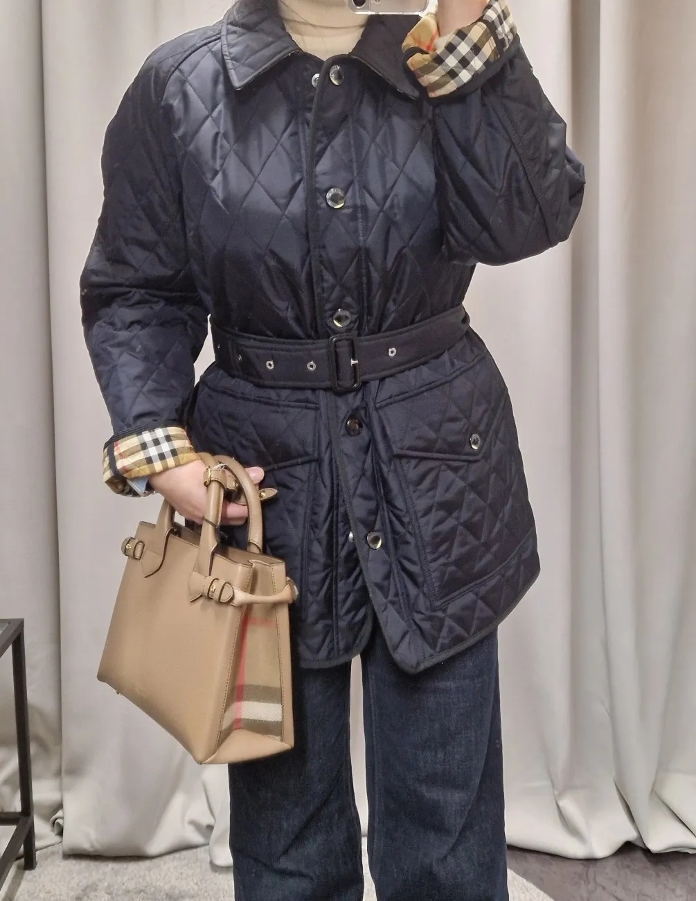 商品Burberry|BURBERRY/博柏利 女士黑色尼龙绗缝羽绒服 80734181,价格¥3378,第5张图片详细描述