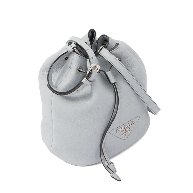 商品Prada|PRADA/普拉达 22新款 女士矢车菊色皮革银扣徽标刺绣拆卸肩带抽绳单肩斜挎手提水桶包1BE060_2DKV_F010I_V_3OO,价格¥17971,第3张图片详细描述