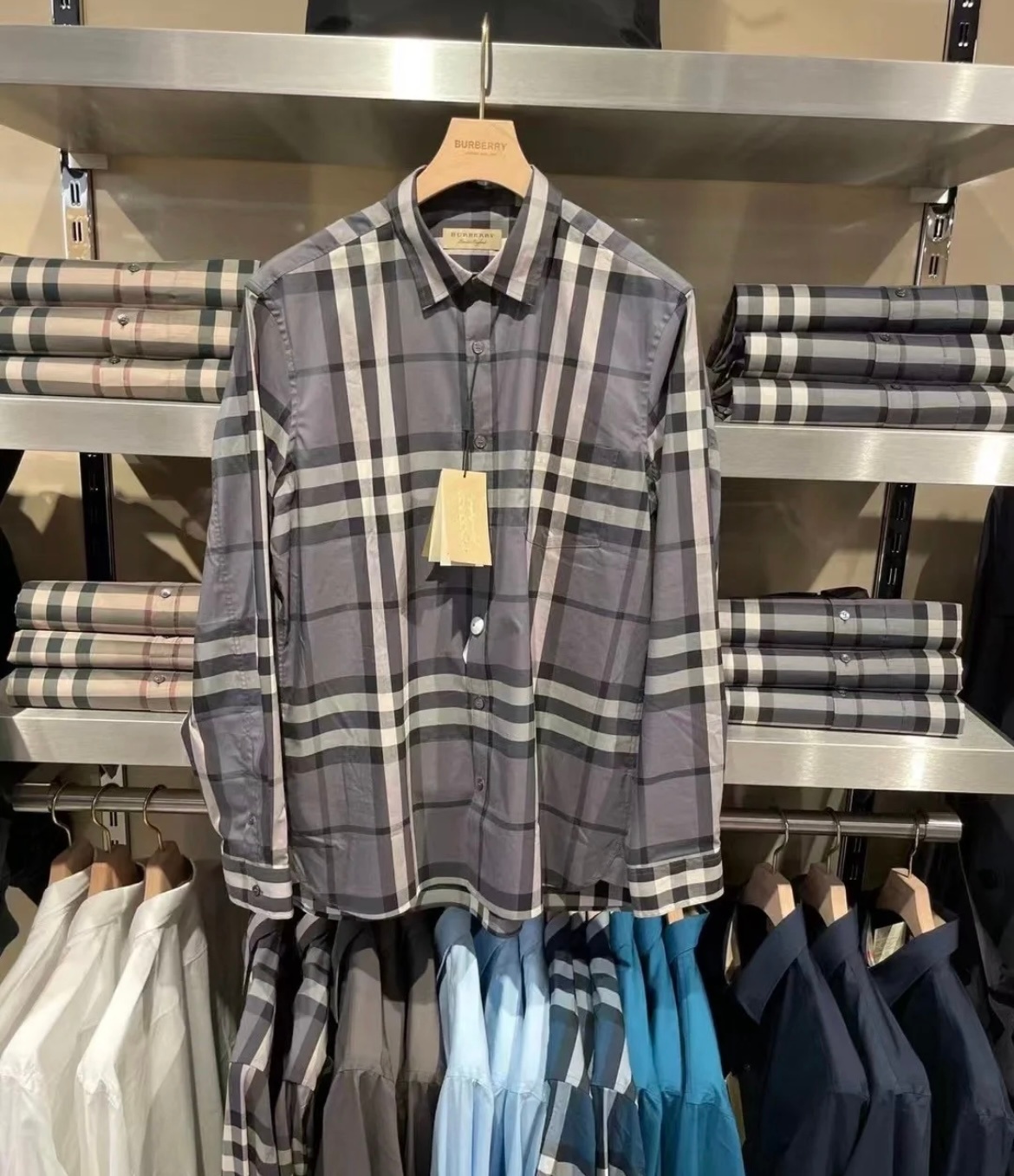 商品Burberry|博柏利 经典款 男士炭灰色弹力棉格纹长袖衬衫39835371,价格¥1404,第5张图片详细描述