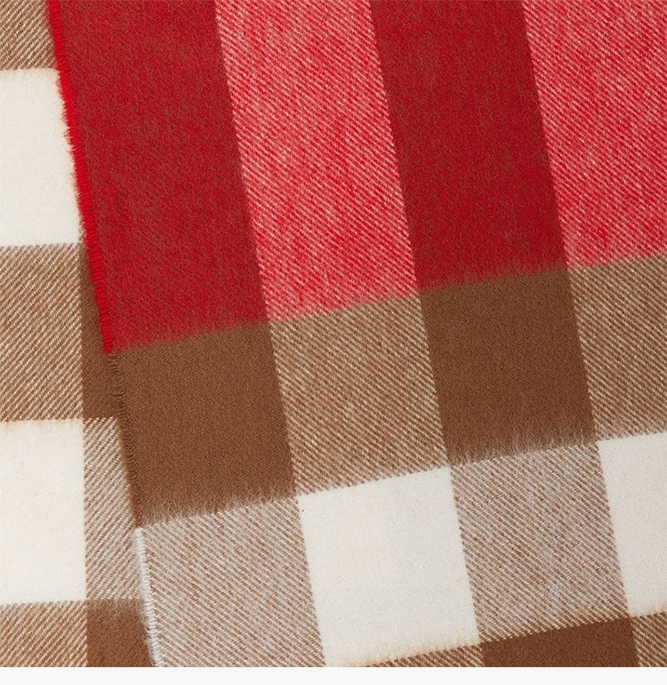 商品[国内直发] Burberry|Burberry 巴宝莉 女士红色羊绒围巾 8022348-红色,价格¥3572,第3张图片详细描述