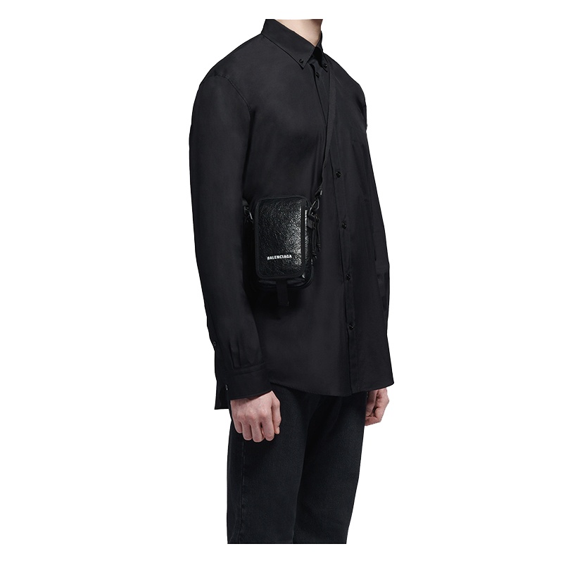 商品Balenciaga|Balenciaga/巴黎世家 秋冬新款EXPLORER系列 男士黑色Arena小羊皮斜挎包593329DB9C51000,价格¥5099,第3张图片详细描述
