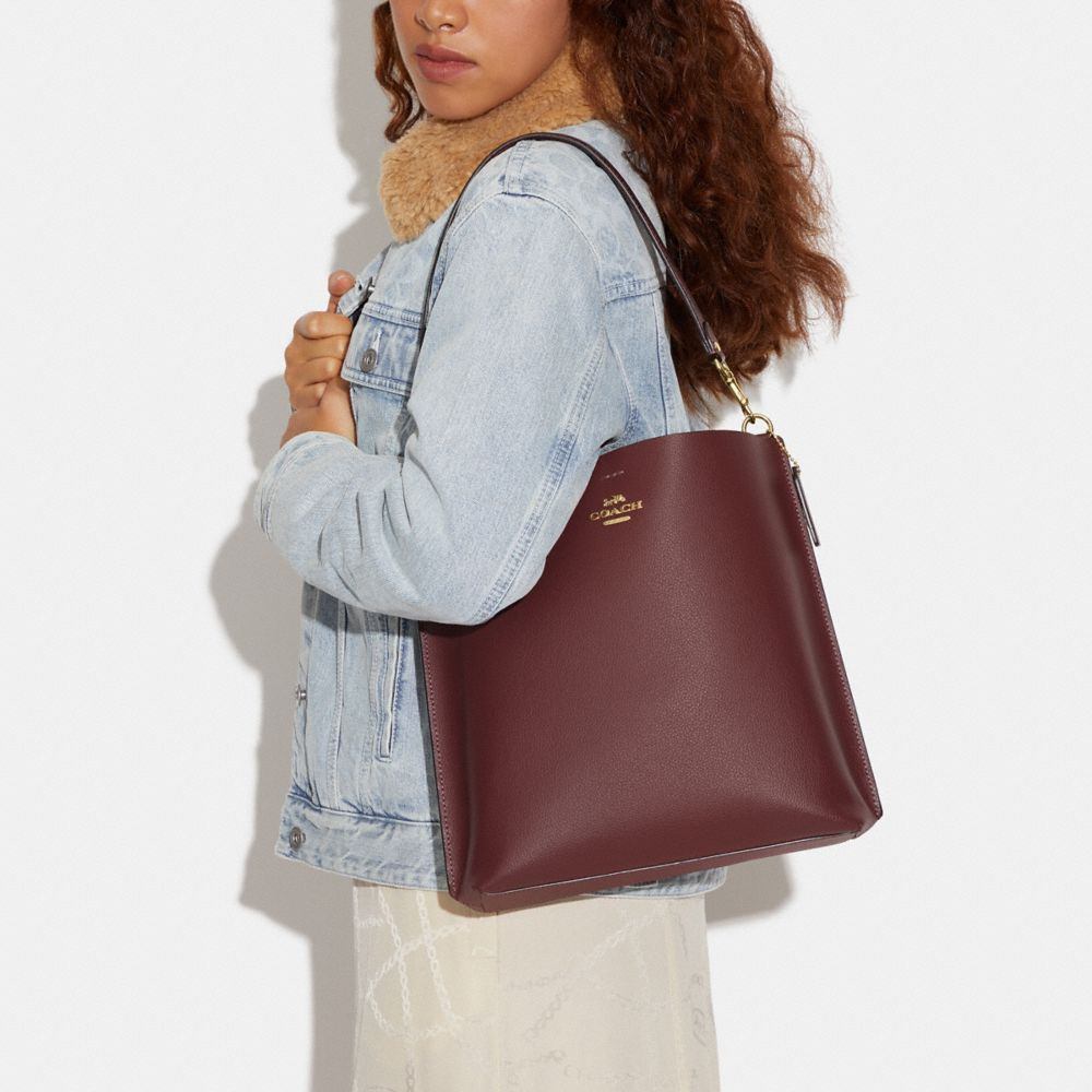 商品[国内直发] Coach|蔻驰水桶包女奢侈品专柜款Mollie28 纯色皮质手提单肩斜挎包水桶包大号礼物送女友CA214 SVNBA,价格¥784,第3张图片详细描述