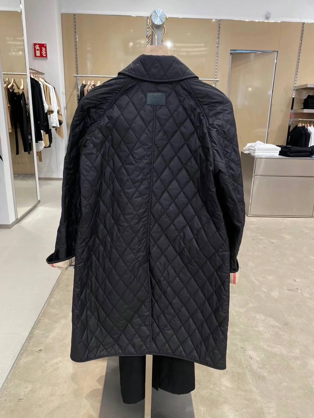 商品Burberry|BURBERRY/博柏利 女士黑色聚酮格纹印双排扣长款棉服80530441,价格¥3249,第9张图片详细描述