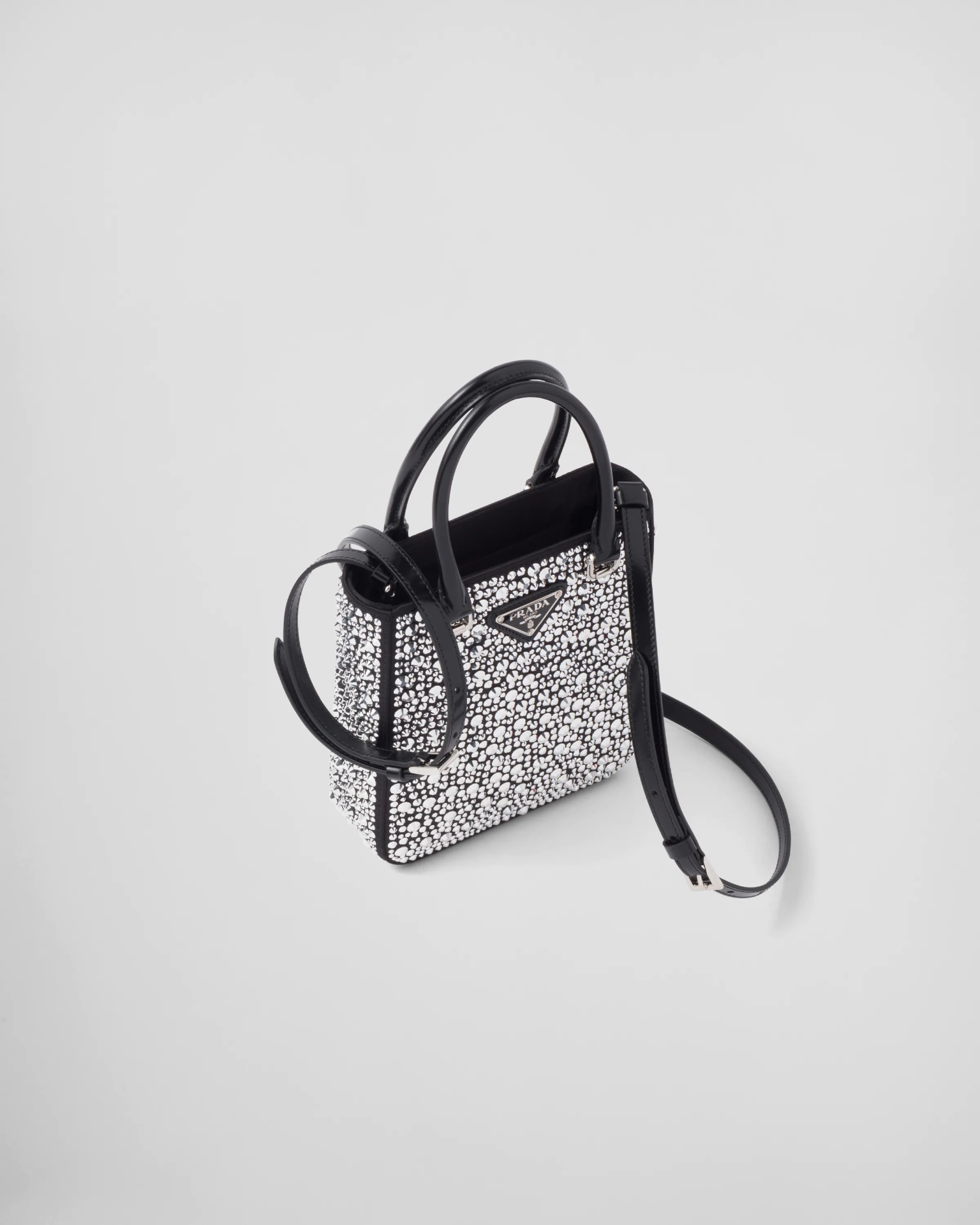 商品Prada|PRADA/普拉达 22新款 女士黑色水晶缎面皮革手柄拆卸调节肩带珐琅徽标手提单肩斜挎包1BA331_2AWL_F063R_V_OOO,价格¥22661,第3张图片详细描述