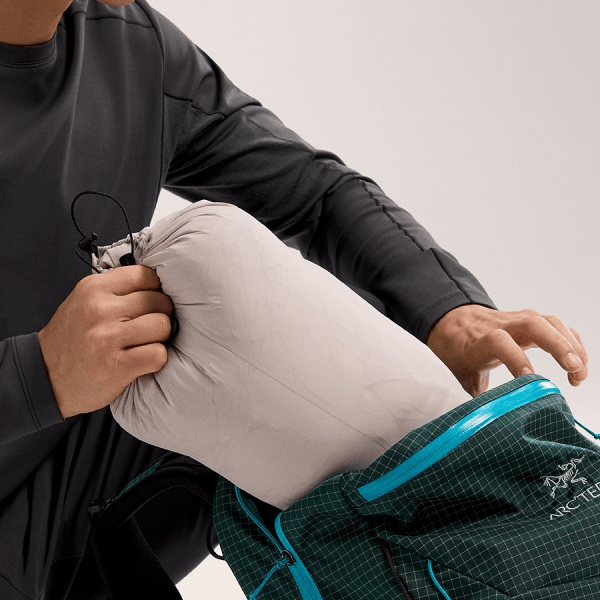 商品Arc'teryx|【Brilliant|包邮包税】THORIUM SV HOODY M 始祖鸟[FW23] Thorium SV 连帽衫 男士 AJNFMX7347,价格¥6148,第12张图片详细描述