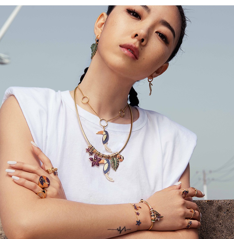 商品[国内直发] apm Monaco|apm MONACO 彩虹项链女锁骨毛衣链云朵吊坠可爱首饰时尚饰品AC4425MY,价格¥975,第8张图片详细描述