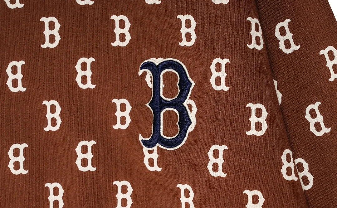 商品MLB|【享贝家】（国内现货-LY）MLB FW22波士顿红袜logo刺绣圆领套头满印长袖卫衣 男女同款 3AMTM0224-43BRD,价格¥511,第4张图片详细描述