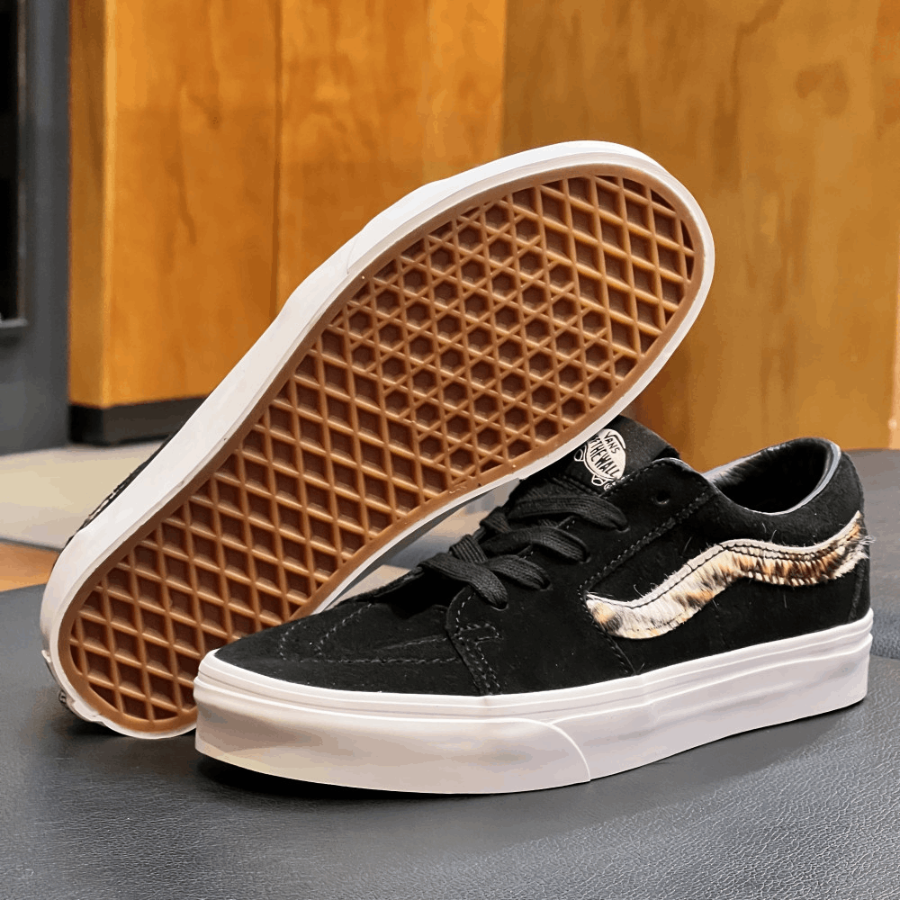 商品Vans|【韩国直邮|包邮包税】万斯[VANS] Sk8-Low # Soft Suede # 男女共用 运动鞋 # black/tiger (VN0A4UUKB0I),价格¥296,第7张图片详细描述