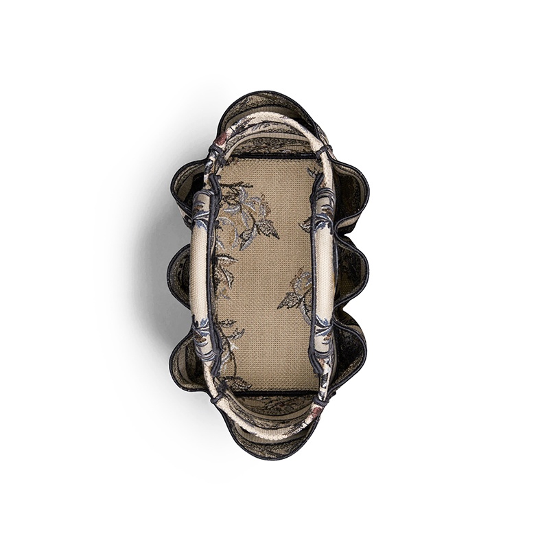 商品Dior|DIOR/迪奥 22新款CATHERINE系列 女士拼色帆布Jardin d'Hiver主题图案刺绣肩背手提托特包M1316ZRWD_M918,价格¥26122,第6张图片详细描述