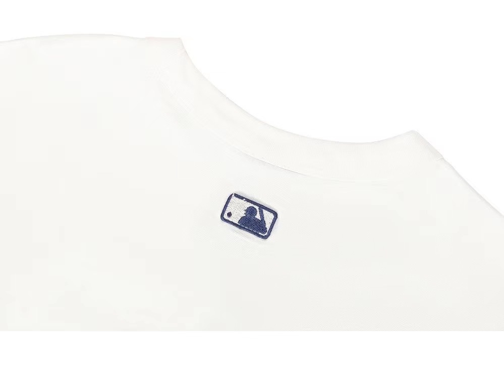 商品MLB|【享贝家】（国内现货）MLB 背后老花logo短袖T袖 男女同款 奶白色 3ATSM2023K000350CRS G-LY,价格¥307,第4张图片详细描述