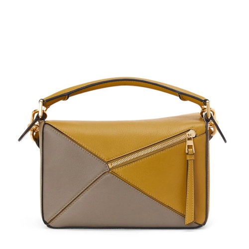 商品Loewe|【包税】 LOEWE/罗意威 22新款Puzzle系列 女士小号赭色/暖白色经典小牛皮拼色单肩斜跨手提拼图包A510S21X55-4025,价格¥21354,第4张图片详细描述