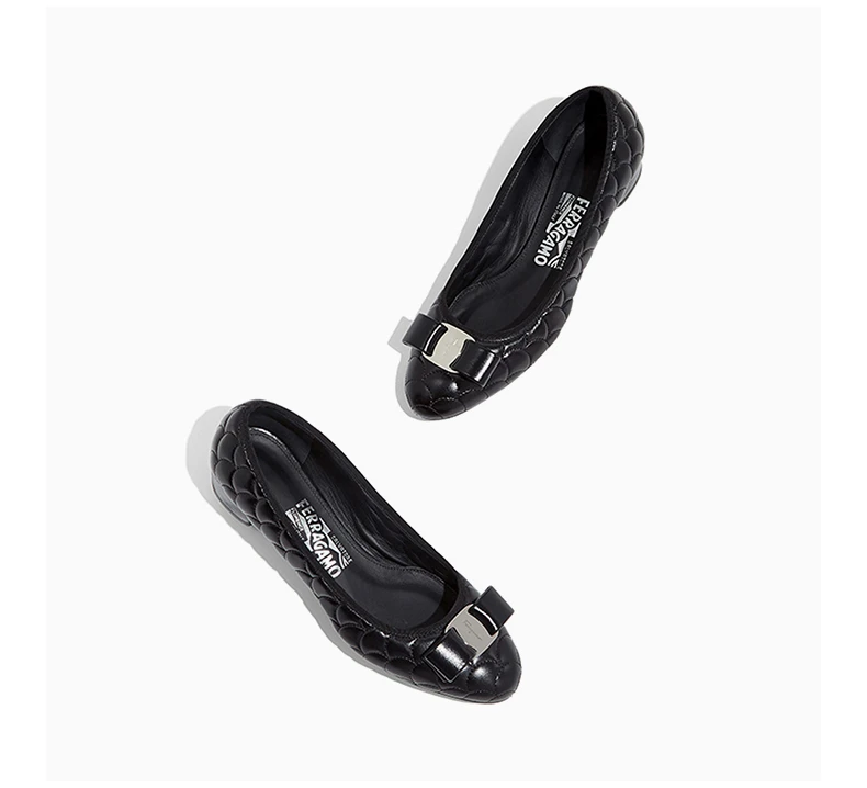 商品Salvatore Ferragamo|SALVATORE FERRAGAMO 女士黑色羊皮鱼鳞压�花饰有蝴蝶结中跟鞋 0726002,价格¥3095,第6张图片详细描述