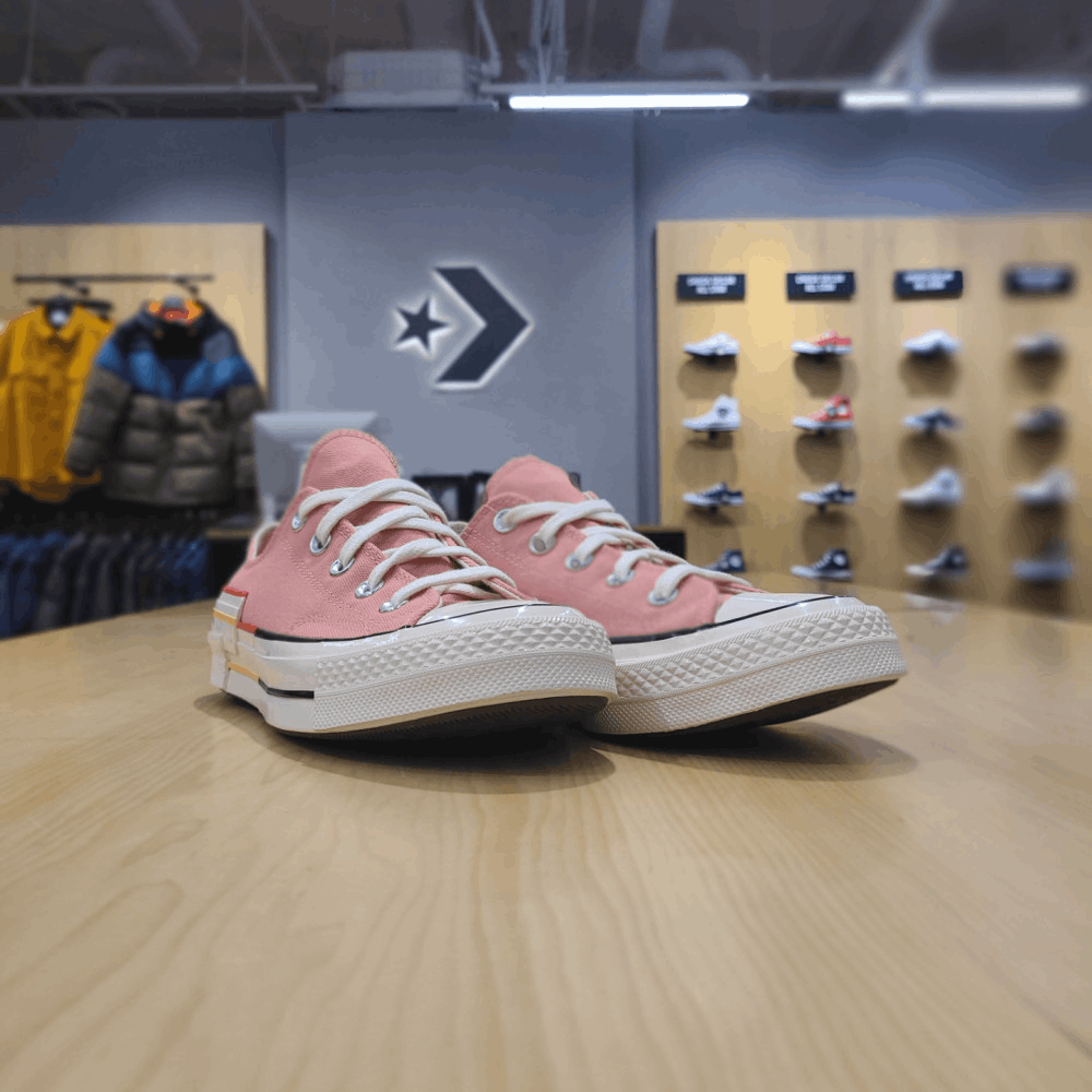 商品【预售商品15天发货】 Converse|【韩国直邮|包邮包税】匡威 CHUNK TAYLOR 70 颜色模块 粉色石英尺 LOW 帆布鞋 570788C,价格¥536,第3张图片详细描述