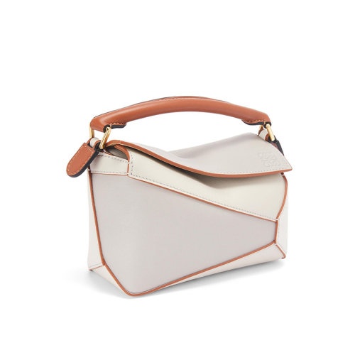 商品Loewe|【包税】LOEWE/罗意威 Puzzle Edge系列 女士迷你幽灵白/暖白色纳帕小牛皮编织手柄单肩斜挎手提拼图包A510P88X05-1759,价格¥15727,第5张图片详细描述