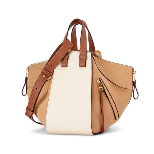 商品Loewe|【包税】LOEWE/罗意威  Hammock系列 女士小号奶油色/沙色柔软粒面牛皮革单肩斜挎手提吊床包A538S35X50-2768,价格¥19570,第2张图片详细描述