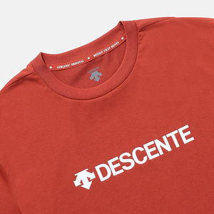 商品DESCENTE|【享贝家】DESCENTE 迪桑特 字母圆领运动短袖背侧小标T恤 红色 SN323UTS72（现采购商品，下单后12天内发货）,价格¥334,第4张图片详细描述