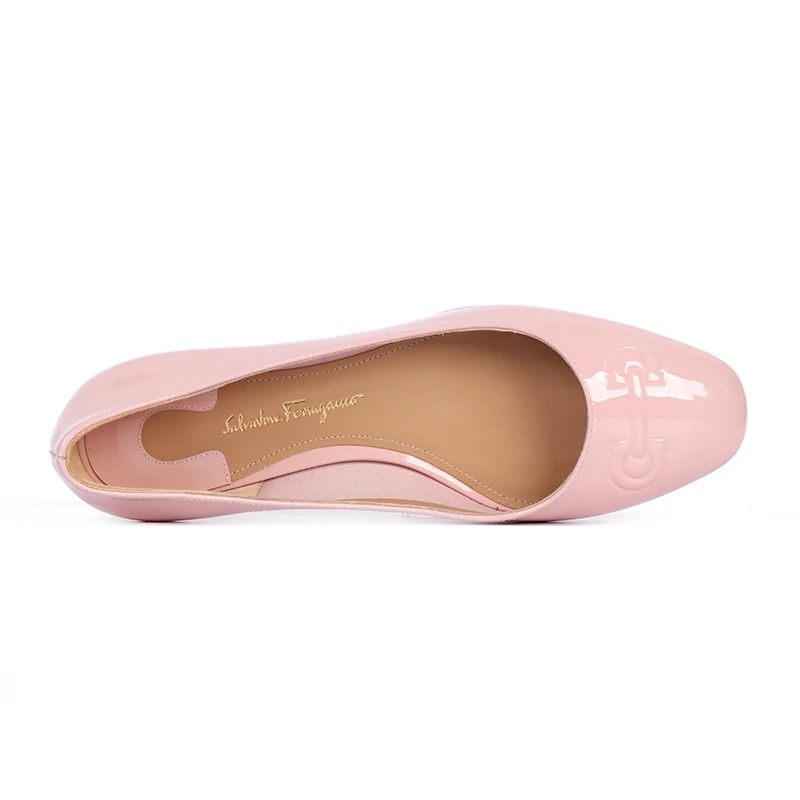 商品Salvatore Ferragamo|SALVATORE FERRAGAMO 女士裸色漆皮休闲平底船鞋 0684700,价格¥2098,第10张图片详细描述