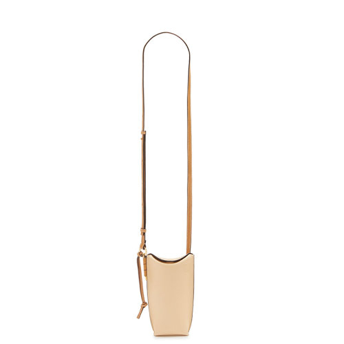商品Loewe|【包税】LOEWE/罗意威 22春夏新款Gate Pocket系列 男士香草和沙漠色牛皮革侧面锁扣金属销Anagram压纹可单肩斜挎小包 109.30BZ42-8004,价格¥5302,第5张图片详细描述