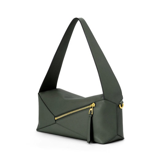 商品Loewe|【包税】LOEWE/罗意威 22新款Puzzle Hobo系列 女士复古卡其绿色纳帕牛皮革单肩手提腋下包流浪包A510J67X01-4429,价格¥16707,第2张图片详细描述