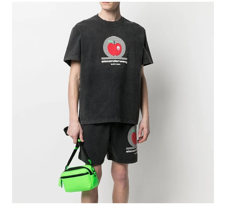 商品Alexander Wang|ALEXANDER WANG 男士��黑色苹果印花短裤 UCC2214003-011,价格¥1460,第6张图片详细描述