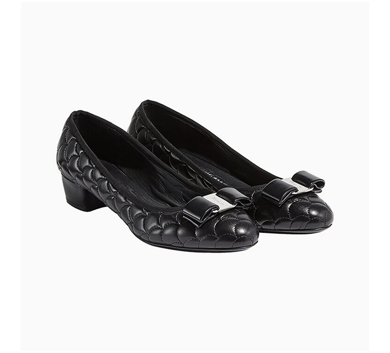 商品Salvatore Ferragamo|SALVATORE FERRAGAMO 女士黑色羊皮鱼鳞压花饰有蝴蝶结中跟鞋 0726002,价格¥3095,第7张图片详细描述