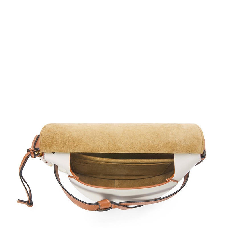 商品Loewe|LOEWE/罗意威 21春夏款 Gate系列 女士小号幽灵白/浅幽灵白柔软小牛皮徽标印花可调节肩带马鞍包A650T20X31-1784,价格¥16214,第6张图片详细描述