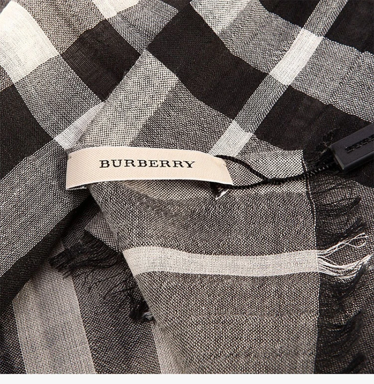 商品[国内直发] Burberry|BURBERRY 灰色女士围巾 3743234,价格¥2701,第7张图片详细描述