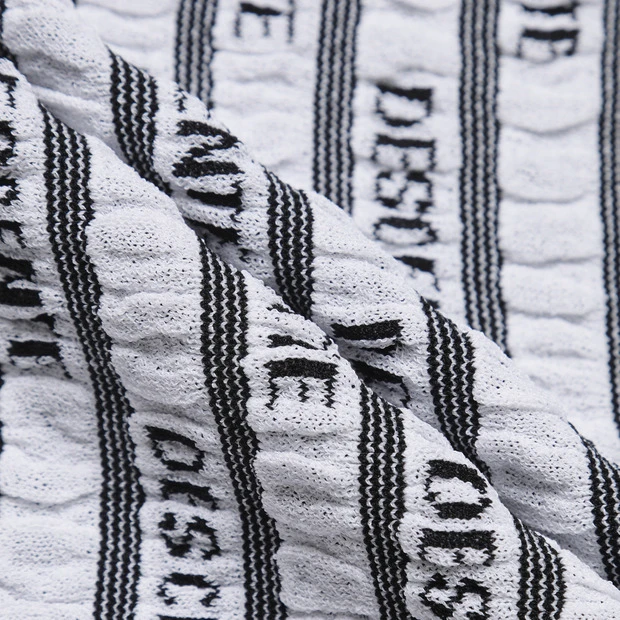 商品【预售商品15天发货】 DESCENTE|高球系列女性图案针织无袖上衣适合夏季 DP12WFKV33-BLKG,价格¥959,第12张图片详细描述