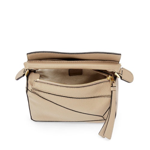 商品Loewe|【包税】LOEWE/罗意威 Puzzle系列 女士迷你沙色粒面小牛皮斜挎单肩手提拼图包0010585925,价格¥14974,第2张图片详细描述