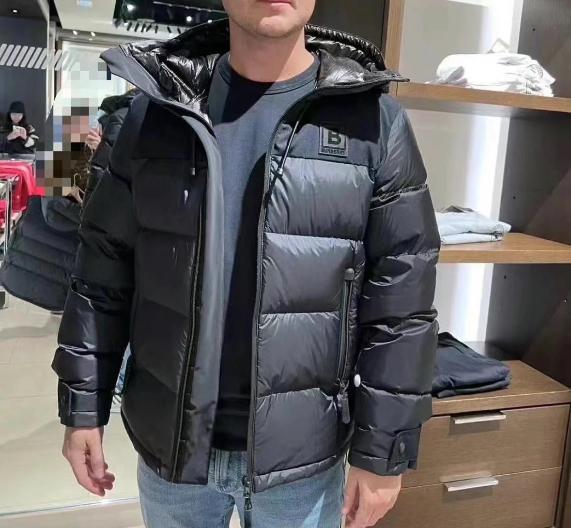商品Burberry|BURBERRY/博柏利 男士海军蓝涤纶鸭绒B字徽标连帽羽绒服80616601,价格¥3627,第4张图片详细描述
