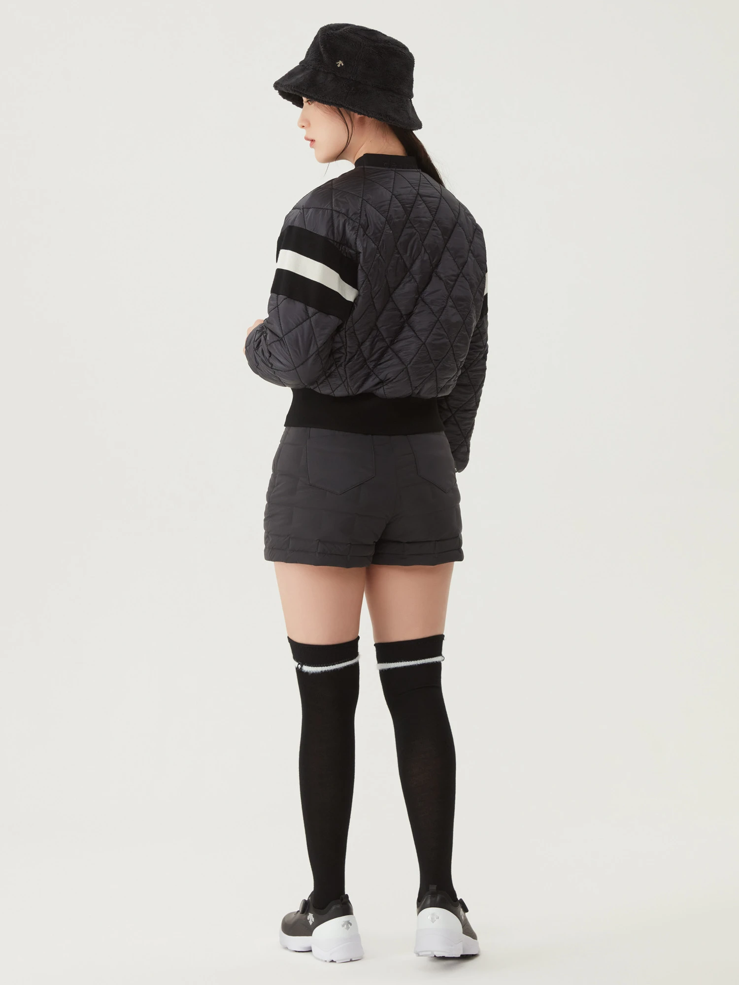 商品【预售商品15天发货】 DESCENTE|高尔夫系列女性绗缝A字短裤时尚舒适 DO42WFSPO2-LVDG,价格¥1157,第6张图片详细描述