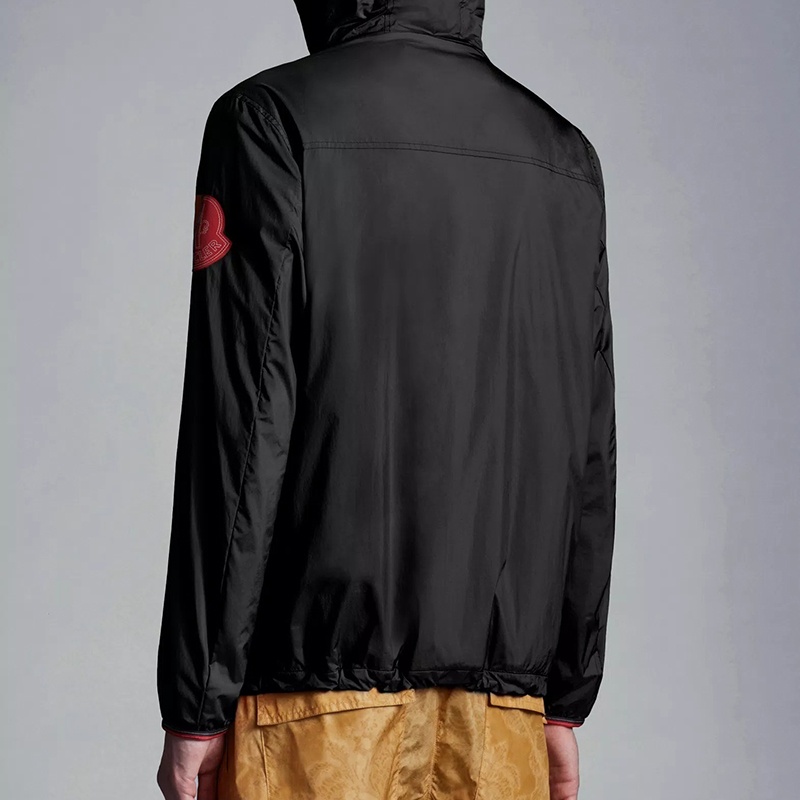 商品Moncler|【现货】蒙克莱 男士黑色尼龙面料连帽夹克H10921A00016M1451999,价格¥3321,第4张图片详细描述